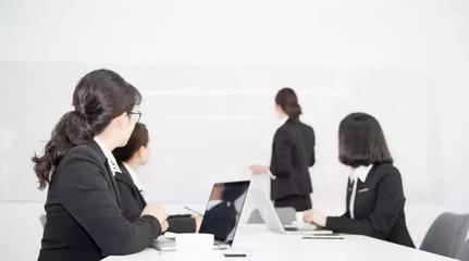 蒼狼商學院營銷知識 終端業(yè)務員跑小區(qū)失敗的核心原因與破局之道——從執(zhí)行者到文化經(jīng)紀人的角色轉變